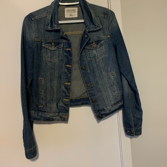 Cropped Jean Jacket - Picture 2 of 4